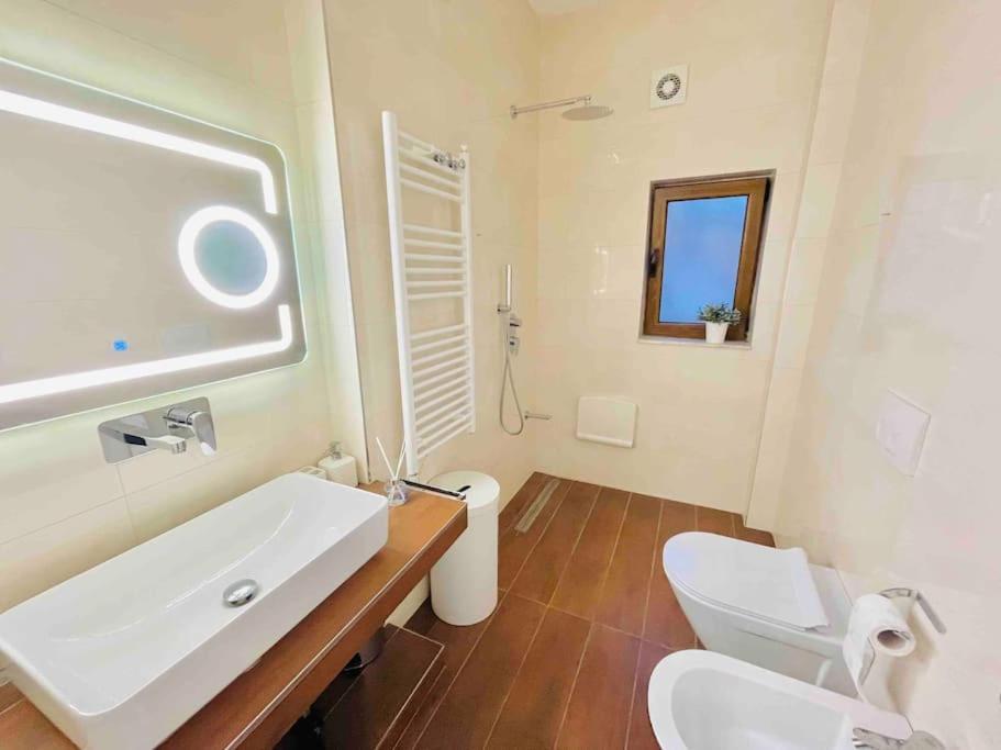 Sun In The Heart Of Apartamento Tirana